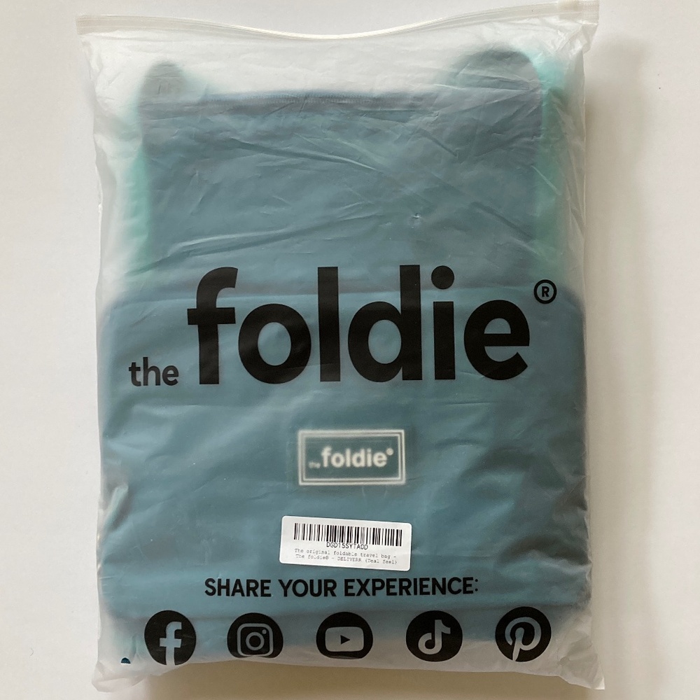 The Foldie 3.0 Expandable Foldable Travel Bag/Teal/NEW IN ORIGINAL PACKAGE!!!